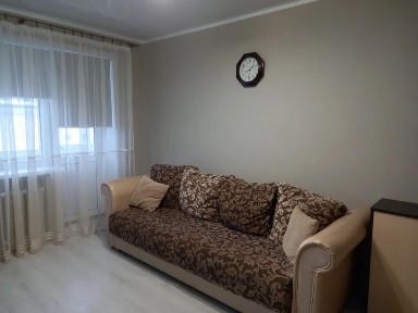 3-Часа 3000 тенге. 1комнатная в центре. Абая