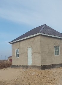 Бәйтерек мөлтек ауданында 2 бөлмелі времянка 8×5 свет, су, газ келіп тұр