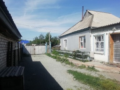 Продам дом шпальный со всеми надворными пристройками