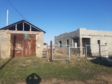Продается недостроенный мансардный дом в мкр Черемушки, г. Аксу.