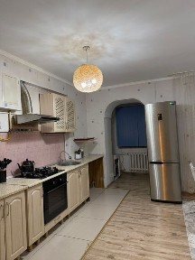 Срочно, окончательно Продам просторную квартиру 4 комнаты, кухня студи