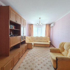 Продам 2кв в м/н Жилгородок, окна на обе стороны дома!