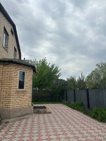 Дом с участком и постройками