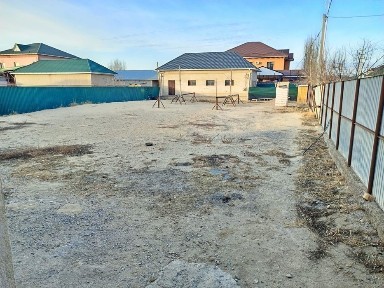Времянка, гараж и земельный участок