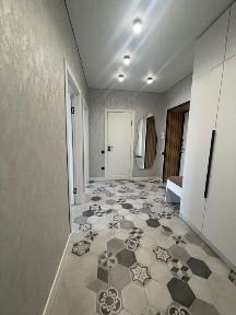 Продается евро трёхкомнатная квартира, 4-й этаж, Район Уюта