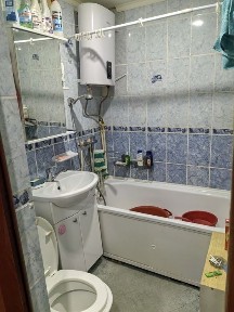 Продаю 2 х комнатную квартиру, на 3 этаже с ремонтом и мебелью.