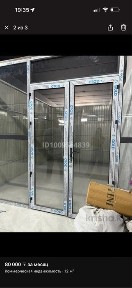 Бутик в торговом центре, центральный ряд