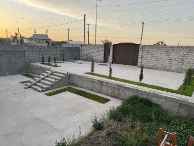 Уй сатылады Енкесте светофордан 100метр жерде жанында садик магазин