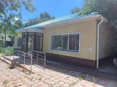 Продаётся магазин в центре. Удобно для Пиццерии, Кафе, Хостела.