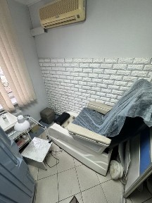 Аренда стола для мастера маникюра, доступ в педикюрную зону