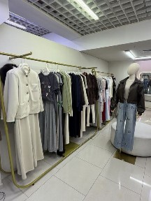 сдам половину бутика под субаренду