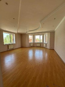 Продам коттедж в центре города по адресу Сельма 99
