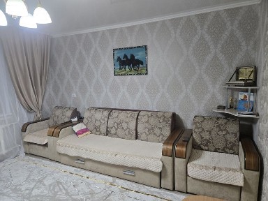 Продам двух комнатную квартиру 6 микрорайон дом 87