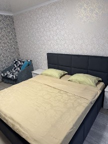 Сдается посуточно, по часам в 4м мкр-не.