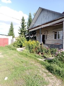 Продам половину коттеджа.