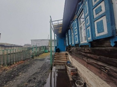 Большой Высокий дом в рабочем поселке