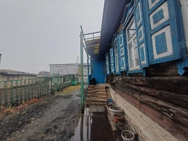 Большой Высокий дом в рабочем поселке