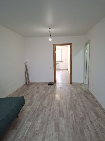 Продаётся 2-ком квартира. 7 мкр.