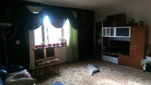 Дом за городом, есть артазиан для выращивание рыбы. До Тараз 3 километ