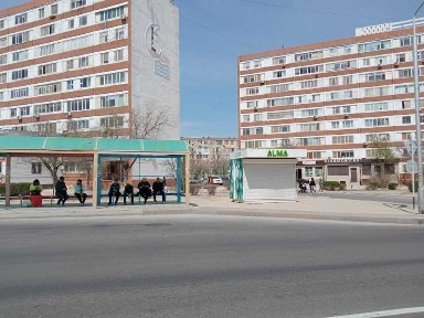 Киоск в аренду сдам. 27 мкр-н рядом 65 домом, напротив тц 