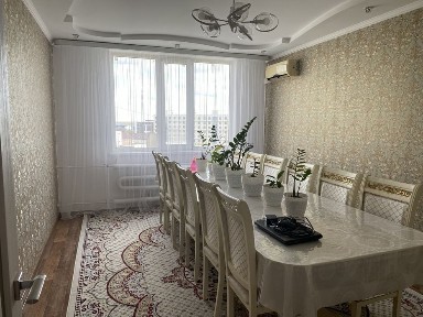 Продам квартиру в 4 микрорайоне 3 комнатная ТОРГ