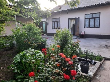 Срочно продаётся дом в центре Аксукента.