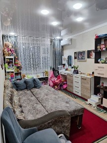 Продам квартиру на 1этаже можно под магазин офис удобное расположения