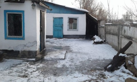 Дом в центре карабулака земля ровная