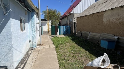 Продам дом в общем дворе срочно