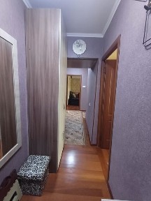 Продаётся 3- х комнатная квартира. Чистая не требующая ремонта. Располо