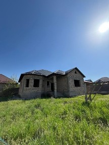 Незавершенный дом в микрорайоне 
