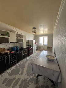 Мкр Сырдария 8 домнан үш бөлмелі квартира сатылады. Аумағы 100кв