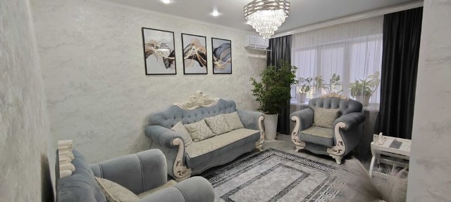 Продаётся 3х комнатная квартира, Азаттык 46