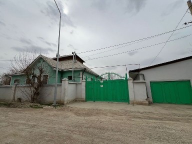 Продам дом. С мебелью, с техникой. Сарай, гараж, баня, казан ошак все есть