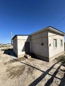 4 бөлмелі үй, залы, жатын бөлме, кухня, кірер ауыз