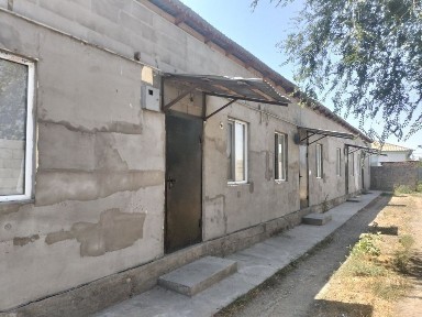 Продается объект г. Шу, возле базара 4 квартиры 2 однокомнатные, 2 одно