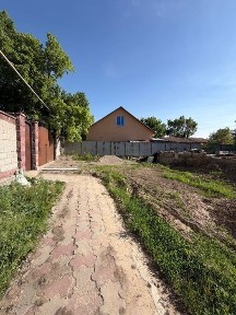 Времянка огороженная со всеми удобствами