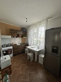5ый мкр 3х комнатная на длительный срок, лифт пока не работает.