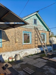 Дом в рабочем поселке (асфальтированный подъезд)