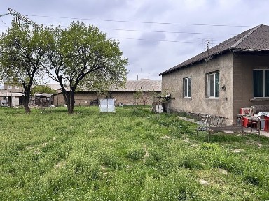 Самал базарынан 150 метр жерде Үй сатылады