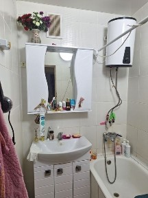 Продается двух конмнатная кв срочно.