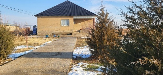 Үй сатылады және қасында бизнес азық-түлік дүкенімен