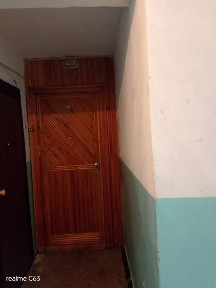 Продам 3хкомнатную квартиру 139 квартал на 4 этаже застеклённый балкон