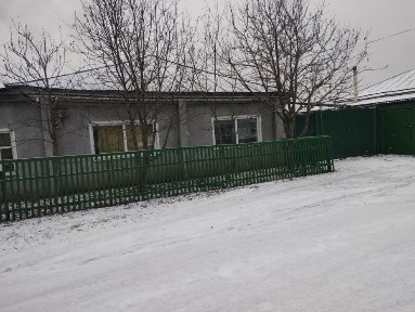 Продам деревянный дом на сухом месте, имеется огород, гараж, !