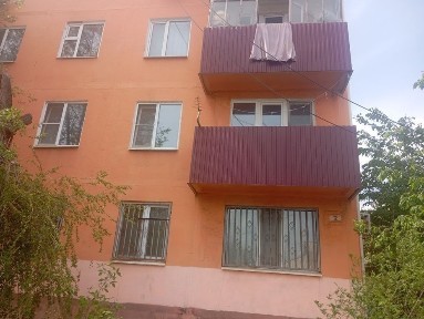 Продам 2комната квартиру р-н Спутник 2этажи частично с мебелью