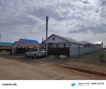 В Акшате продается дом с действующим магазином.