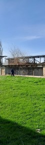 Небольшой дом с хоз. постройкой