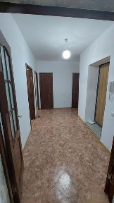 Продам 2 ком кв в нур сити. 2 мкр 19 дом. 57 кв/м. 9/9 этаж.