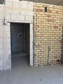 Супер локация, продается квартира 3 комн, 1 этаж, не уголовая, парков