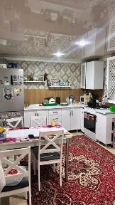 Продам дом в хорошем районе школа больница магазин рядом остановка